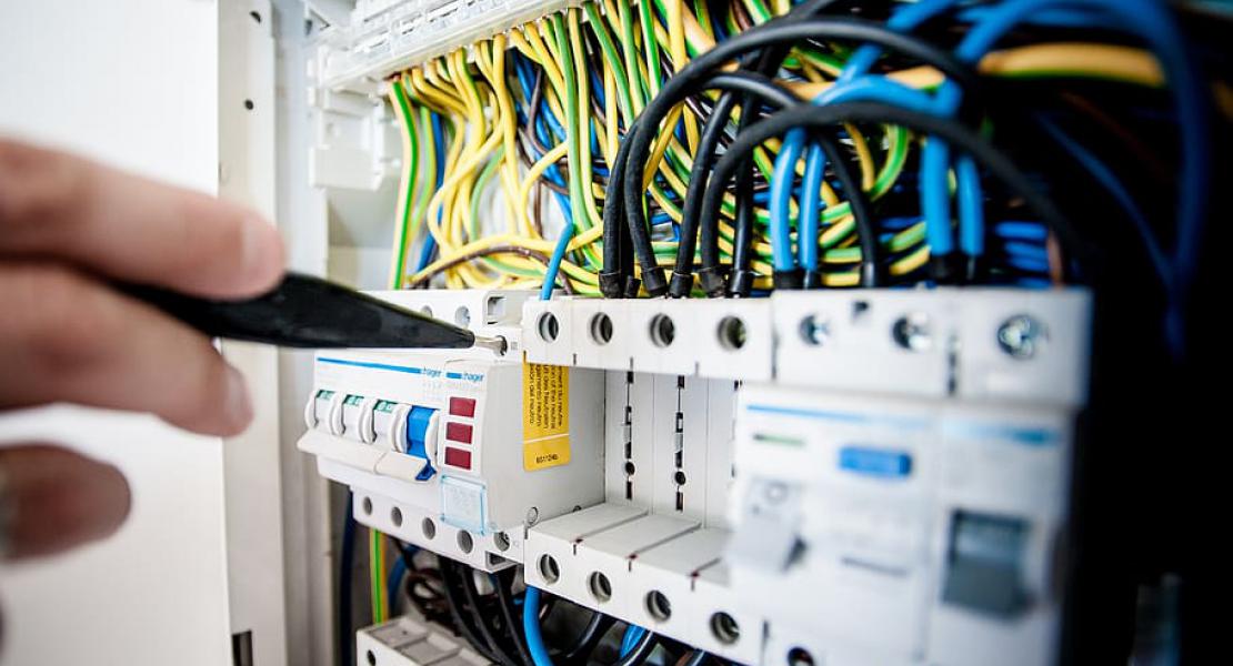 niceic certified electrican, local electrician house rewiring, electrician fix fuseboard